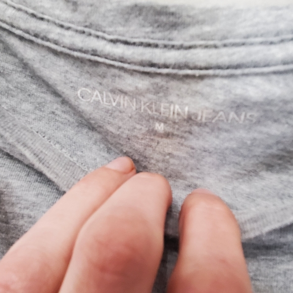 Calvin Klein Jeans Logo Heather Gray Oversized Boxy Crop Top - Picture 3 of 4